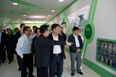 2012年，時任浙江省副省長毛光烈視察天通